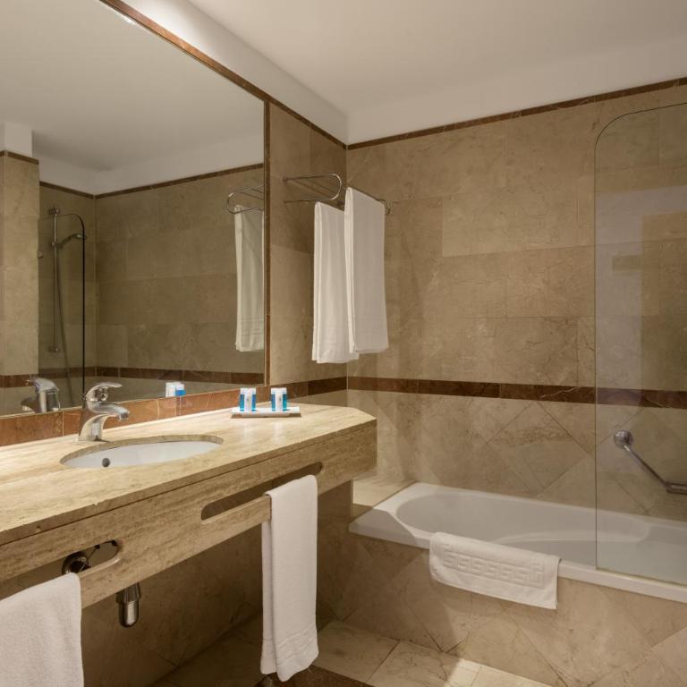 Gran Hotel Costa del Sol - Habitación Familiar (2 adultos y 2 niños) - 2