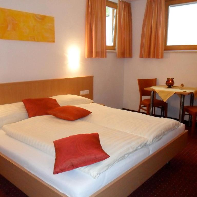 Apart Hotel Neier - Three-Bedroom Apartment - 5