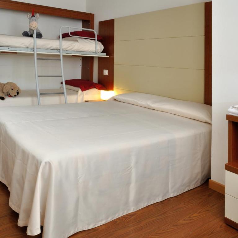 Hotel Mezzaluna - Family Room (2 Adults + 2 Children) - 1