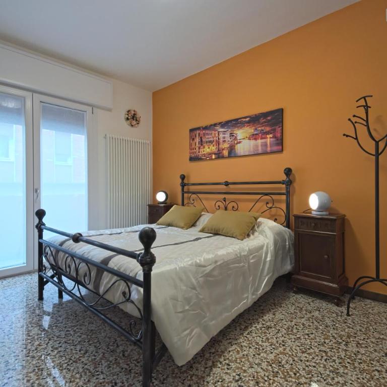 Monti Guesthouse - Camera Matrimoniale con Bagno Privato Esterno - 10