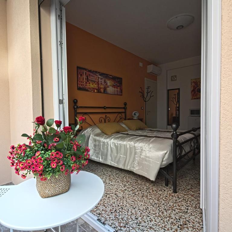 Monti Guesthouse - Camera Matrimoniale con Bagno Privato Esterno - 3