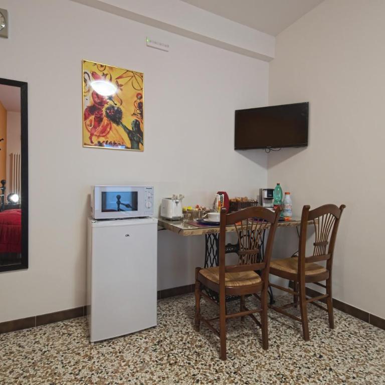 Monti Guesthouse - Camera Matrimoniale con Bagno Privato Esterno - 11