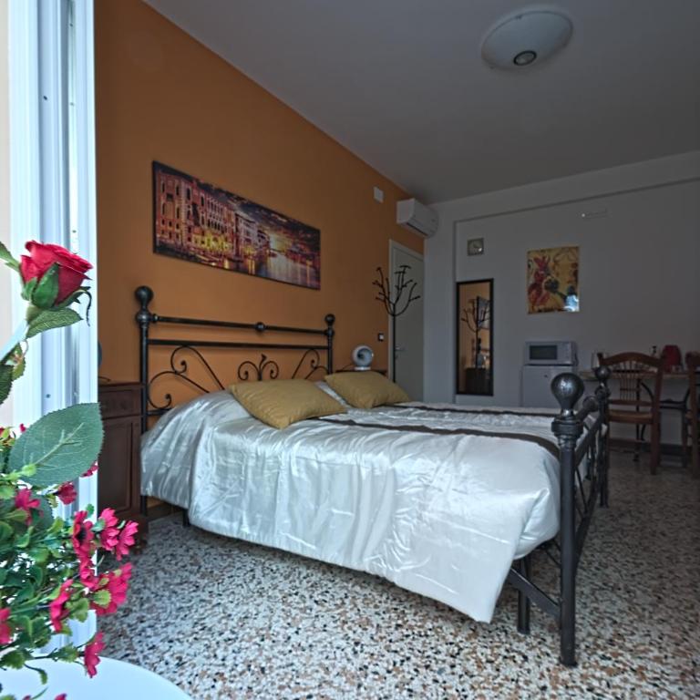 Monti Guesthouse - Camera Matrimoniale con Bagno Privato Esterno - 12