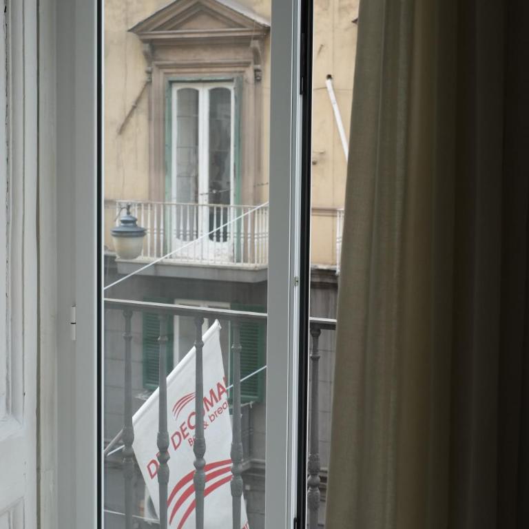 B&B Dei Decumani - Camera Matrimoniale con Balcone - 28