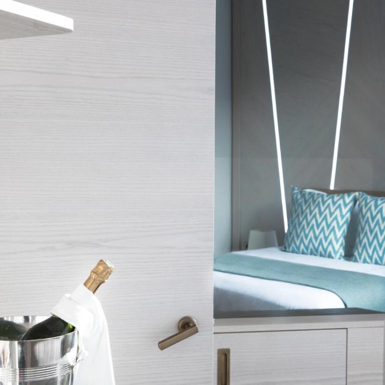 Hotel Royal-Riviera - Chambre Standard - Vue sur Montagnes - 1