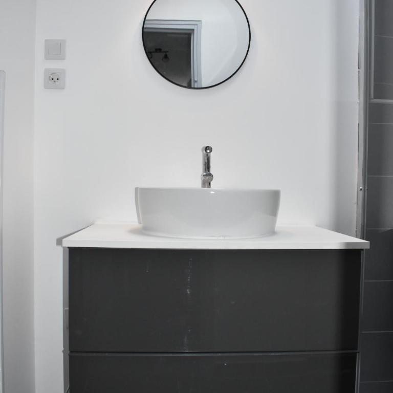 Les Gîtes de Laure - L'Or Vert, Appartement avec Vue sur le Château, Parking Privé, Climatisation, à 160 m de la Cité Médiévale - Apartment mit 2 Schlafzimmern - 20