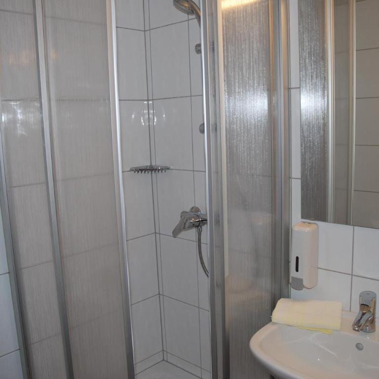 Hotel Kuchlerwirt - Doppel- oder Zweibettzimmer - 3