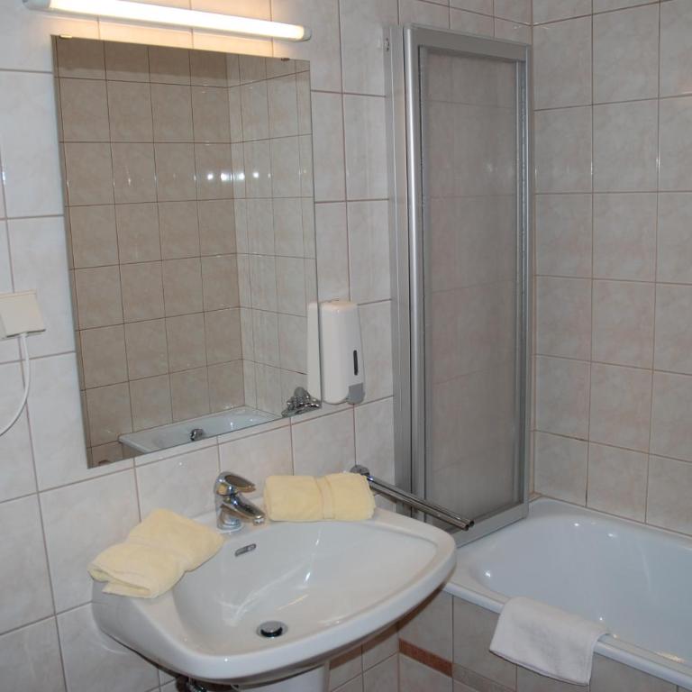 Hotel Kuchlerwirt - Dreibettzimmer - 4