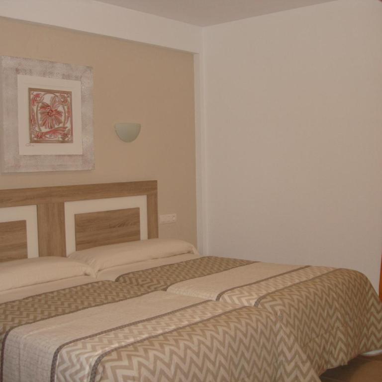 Hotel Goya - Habitación Doble con balcón - 2 camas - 7