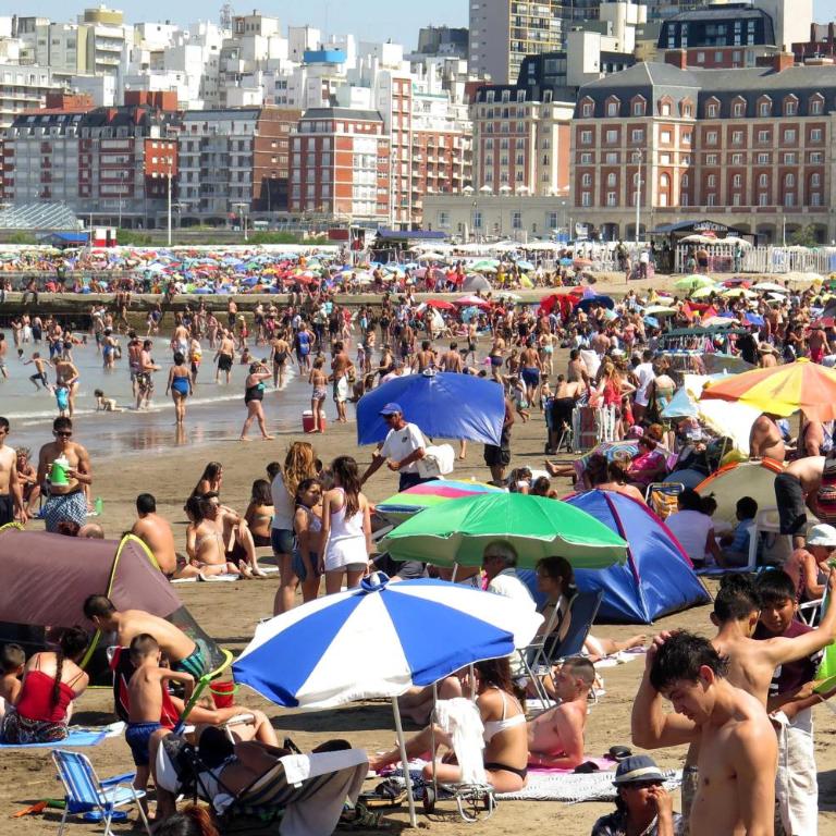 Departamento completo centro frente a la playa y Casino central 2 amb luminosos - Apartment - 25