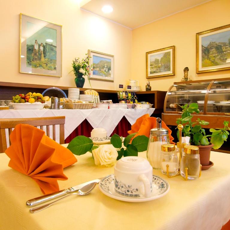 Hotel Residence Villa Beatrice - Camera Matrimoniale/Doppia con Letti Singoli con Vista Lago. - 12