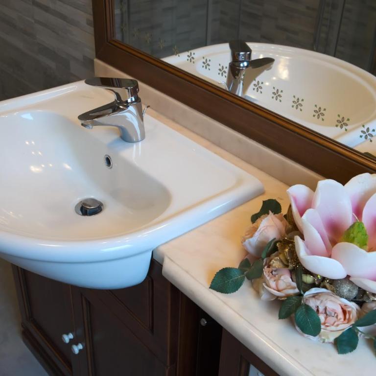 Monti Guesthouse - Camera Matrimoniale con Bagno Privato Esterno - 7