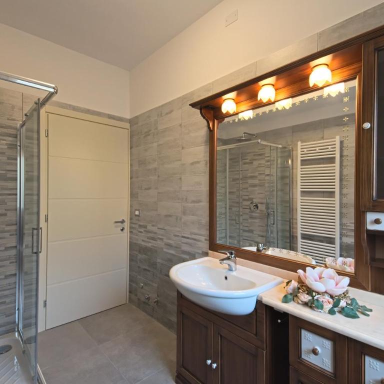 Monti Guesthouse - Camera Matrimoniale con Bagno Privato Esterno - 6