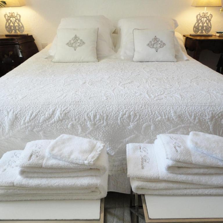 La Chênaie De Gordes - Chambre Double avec Salle de Bains Privative - 1