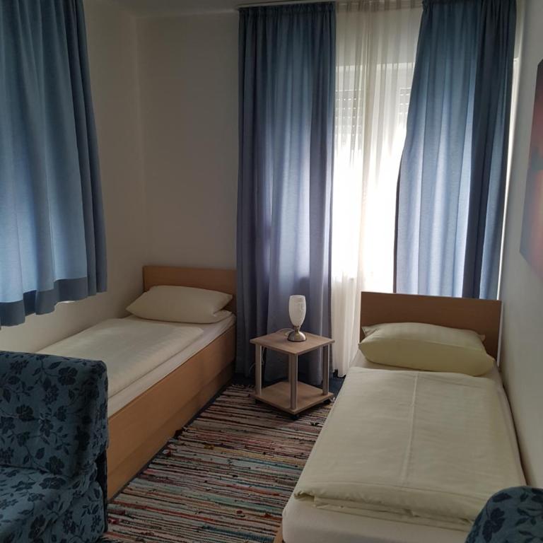 Hotel Giesing - Doppelzimmer mit Gemeinschaftsbad - 5