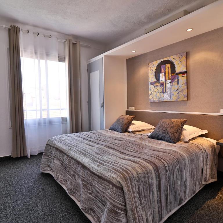 Hôtel le Chardon Bleu - Chambre Supérieure sans Balcon (2 Adultes + 2 Enfants) - 2e Étage - 3