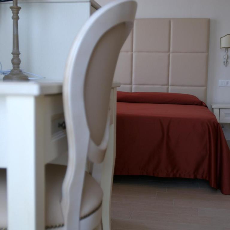 Hotel Gradara - Camera Familiare con Balcone (2 Adulti + 2 Bambini) - 3