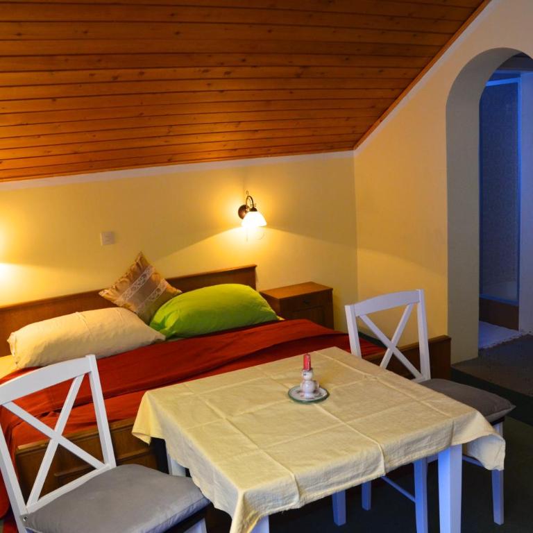 Gästehaus Christophorus - Doppelzimmer mit Balkon - 5