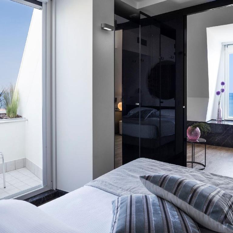 Hotel Michelangelo - Deluxe Junior Suite with Sea View - 2