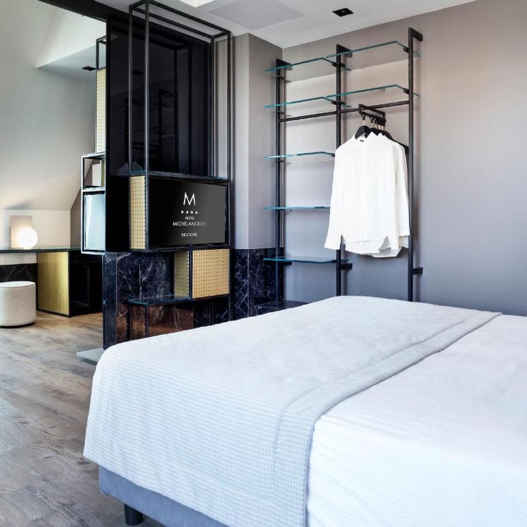 Hotel Michelangelo - Deluxe Junior Suite with Sea View - 1