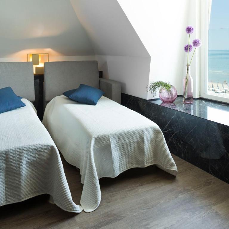 Hotel Michelangelo - Deluxe Junior Suite with Sea View - 3