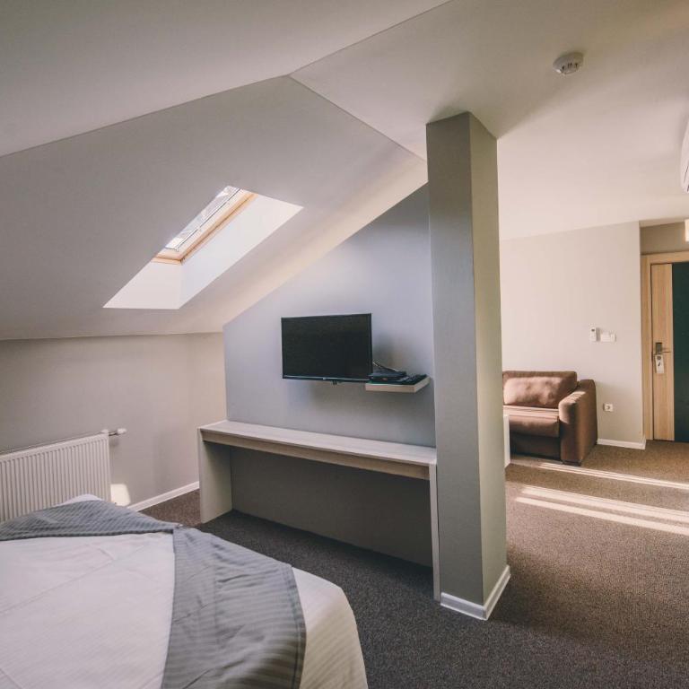 Hotel Nova Bentbaša - Četvorokrevetna Soba sa Pogledom na Reku - 6