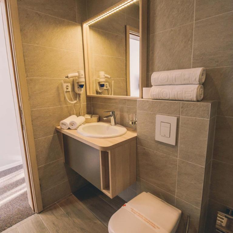 Hotel Nova Bentbaša - Dvokrevetna Soba s Bračnim Krevetom/ 2 Zasebna Kreveta i Pogledom - 13