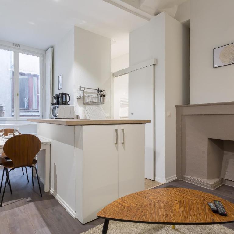 Jusquà 6 personnes au coeur du Vieux Lyon - Appartement - 23