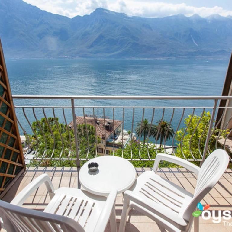 Hotel Castell - Montagnoli Group - Camera Superior Matrimoniale/Doppia con Letti Singoli con Vista Lago - 2
