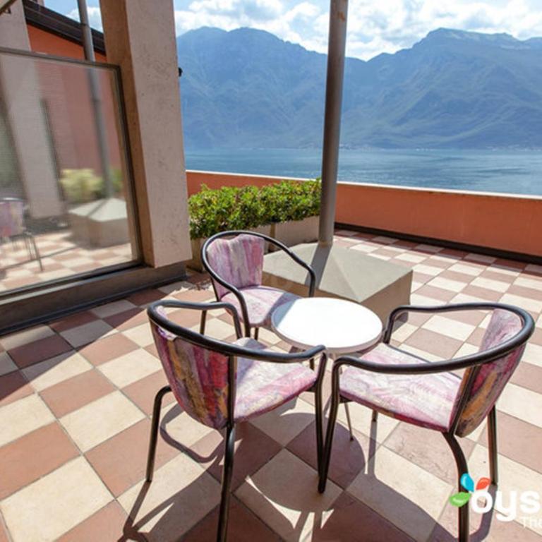 Hotel Castell - Montagnoli Group - Camera Tripla con Vista Lago - 4