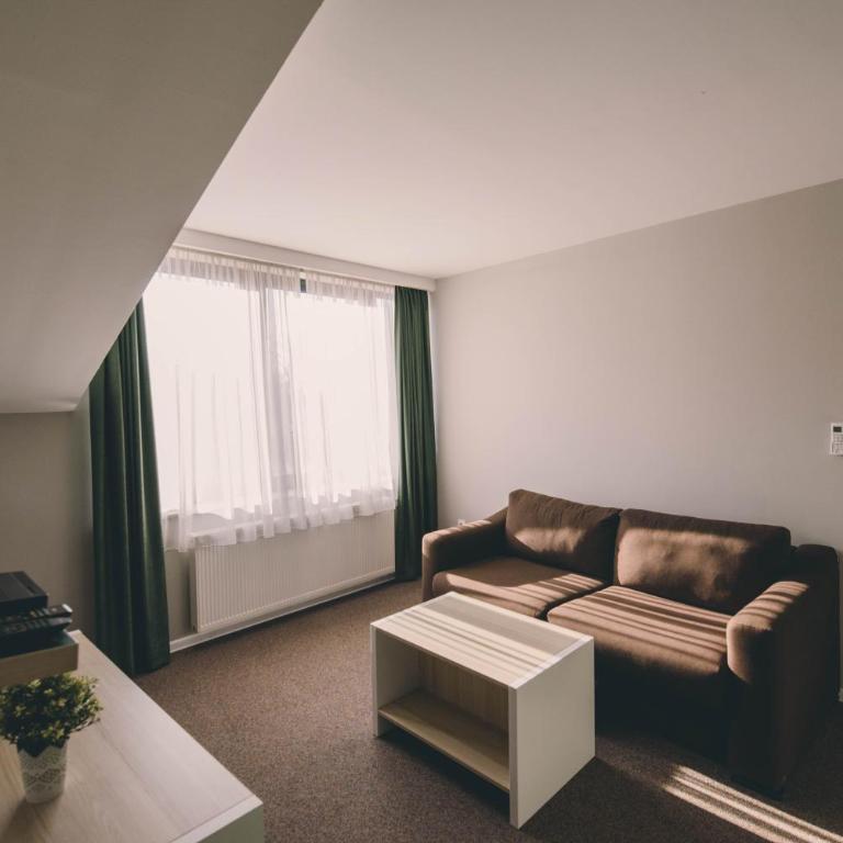 Hotel Nova Bentbaša - Četvorokrevetna Soba sa Pogledom na Reku - 2