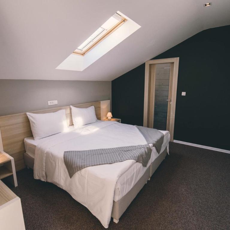 Hotel Nova Bentbaša - Četvorokrevetna Soba sa Pogledom na Reku - 4