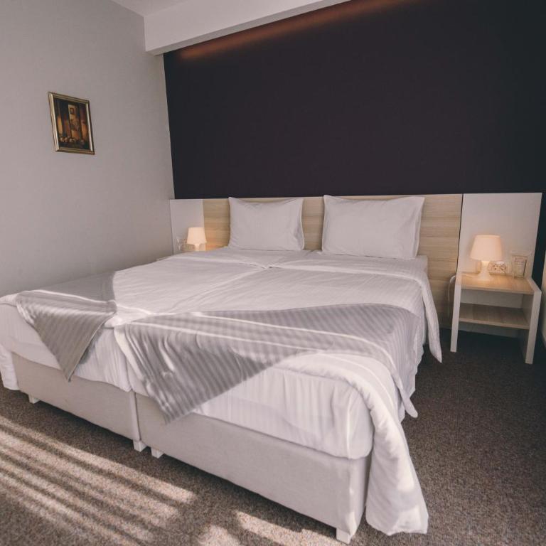 Hotel Nova Bentbaša - Dvokrevetna Soba sa Bračnim Krevetom/Zasebnim Krevetima i Balkonom - 5
