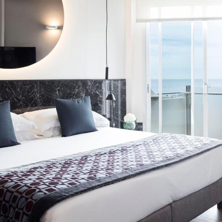 Hotel Michelangelo - Superior Double or Twin Room with Partial Sea View - 10