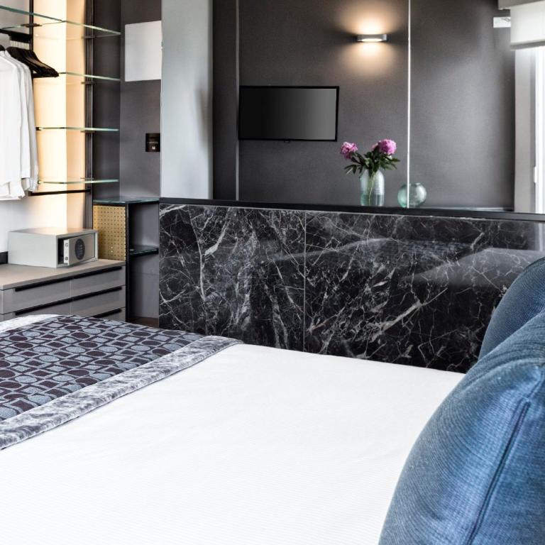 Hotel Michelangelo - Superior Double or Twin Room with Partial Sea View - 12