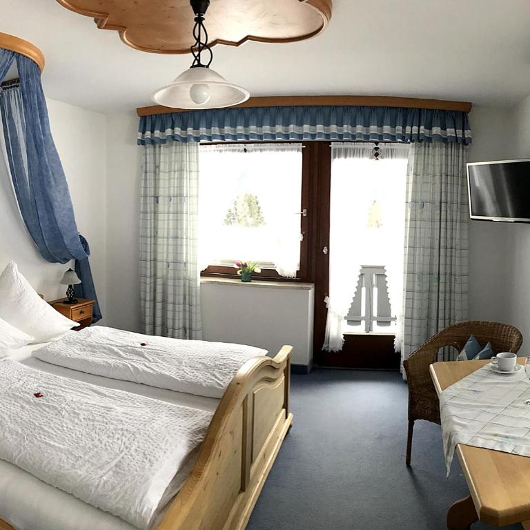 Gästehaus Pointner - Doppelzimmer mit Bergblick - 1
