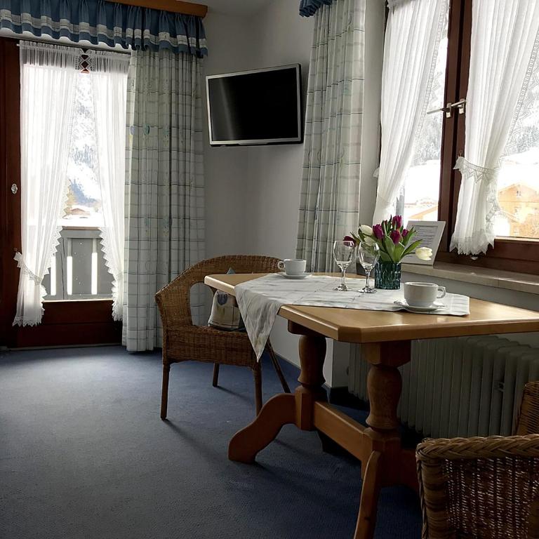 Gästehaus Pointner - Doppelzimmer mit Bergblick - 3
