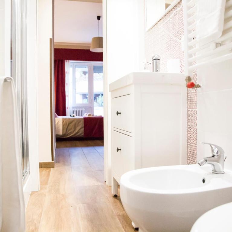 Vatican Suite 383 - Family Room with Private Bathroom - 7