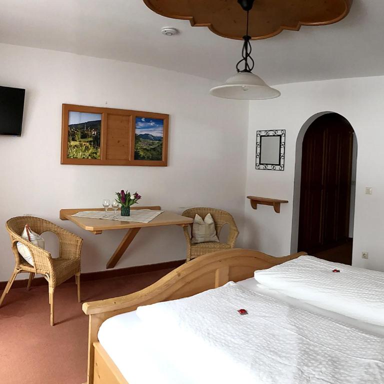 Gästehaus Pointner - Doppelzimmer mit Bergblick - 4