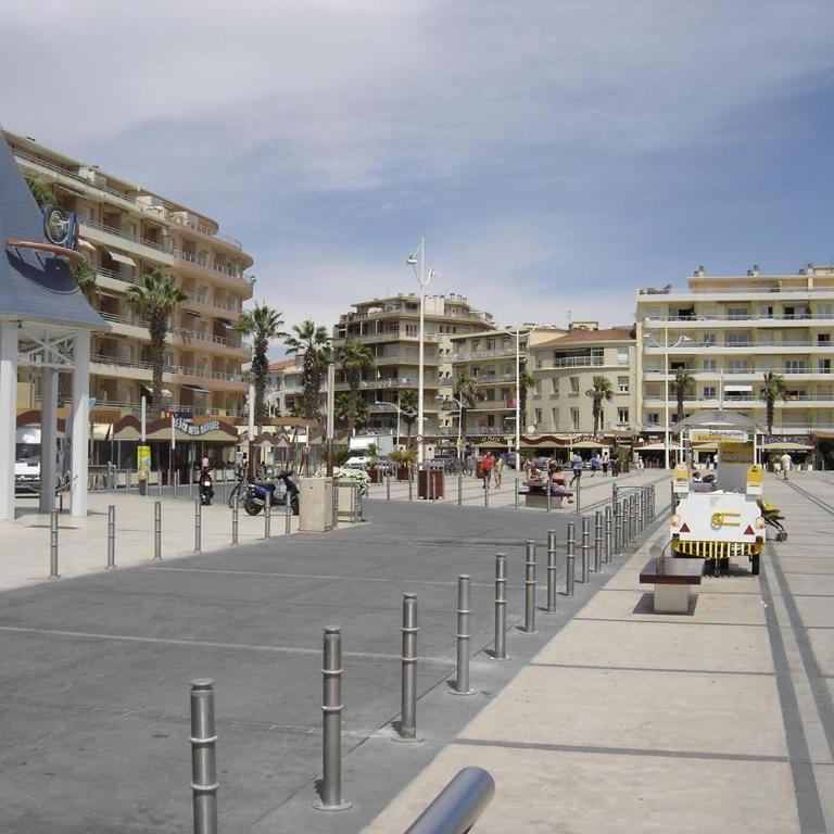 Le Nautilus - 2 adultes 3 enfants - Canet Plage - Vue Mer - Place Mediterranée - Apartment with Sea View - 53