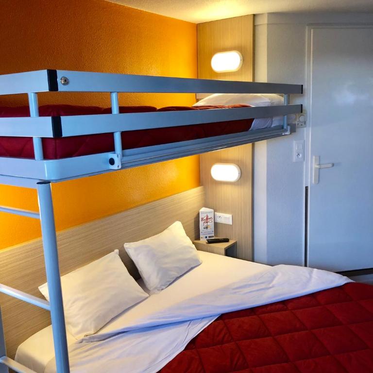 Premiere Classe Perpignan Sud - Chambre Triple (1 Lit Double et 1 Lit Simple) - 20