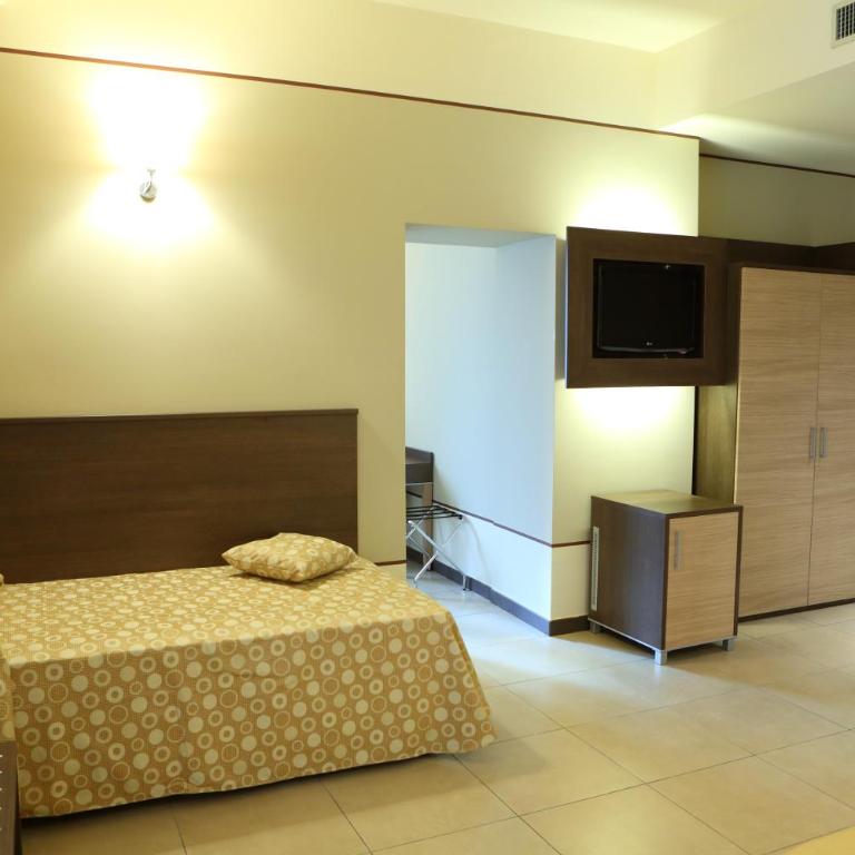 Hotel Milazzo - Camera Quadrupla Standard con Balcone - 5