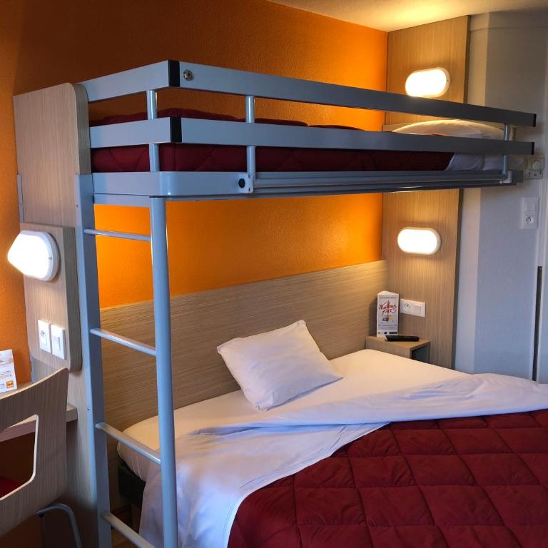 Premiere Classe Perpignan Sud - Chambre Triple (1 Lit Double et 1 Lit Simple) - 9