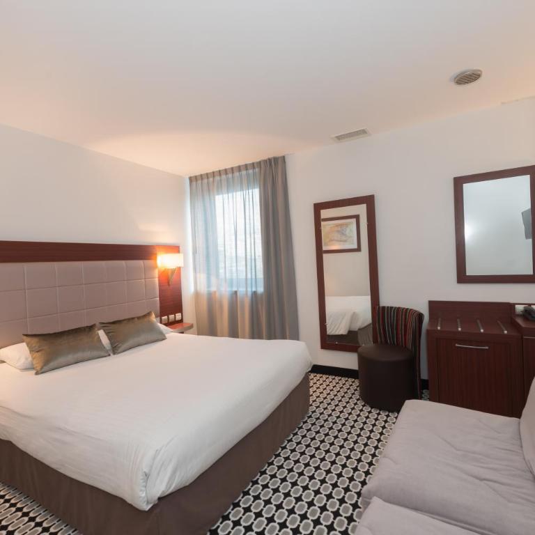 Kyriad Limoges Centre Gare - Atrium - Chambre Quadruple - 3