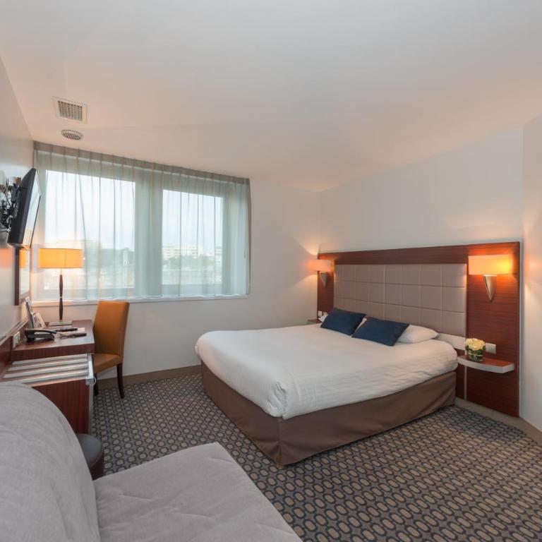 Kyriad Limoges Centre Gare - Atrium - Chambre Quadruple - 1