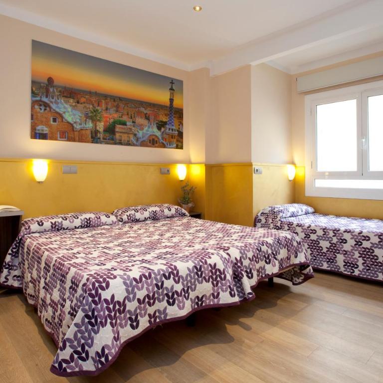 Hostal Barcelona - Triple Room with Private Bathroom - 6