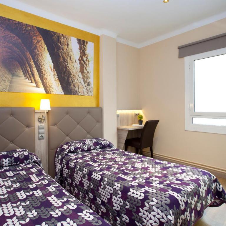 Hostal Barcelona - Double or Twin Room with Private Bathroom - 1