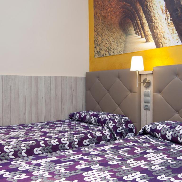 Hostal Barcelona - Double or Twin Room with Private Bathroom - 11