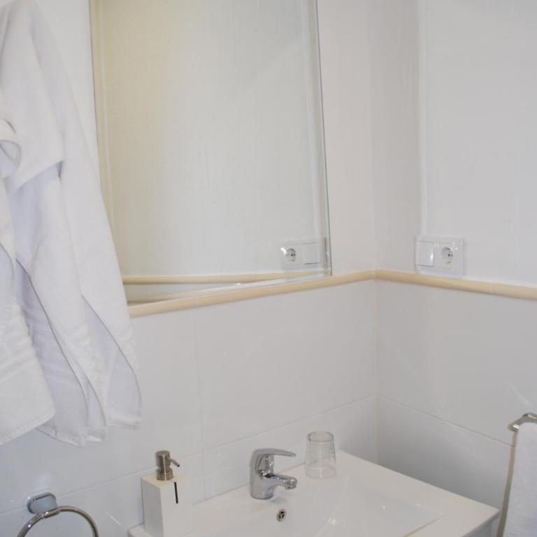 Casa Botes - Habitación Doble con baño privado - 2 camas - 9