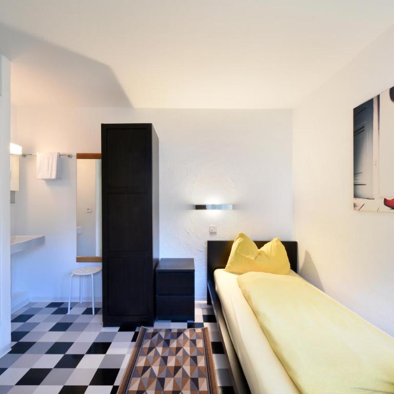 Schlosshotel - Self Check-In Hotel - Lodge für 1 Person - 4